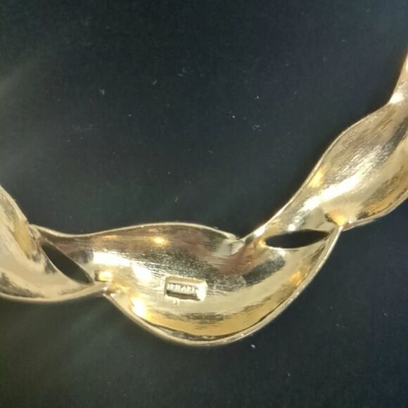 Vintage Signed Trifari Dark Purple Enamel Leaf Goldtone Collar Necklace - Picture 5 of 7